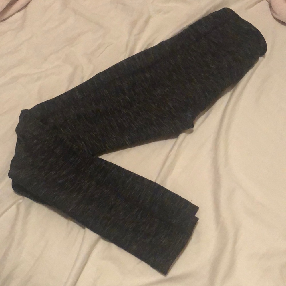 Blank/ white yoga pants.